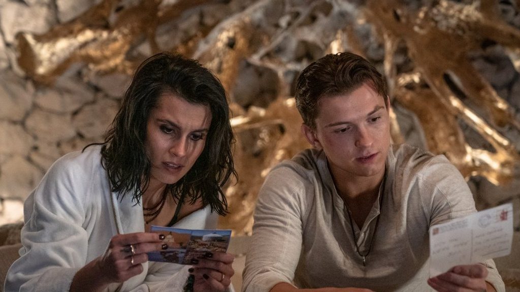 Uncharted Film Review Chloe and Nate looking at clues together